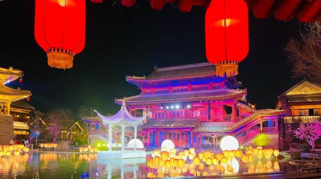穿越千年遇见国潮霓裳：琅琊古城用建筑肌理与科技光影诠释沉浸式古风共生密码