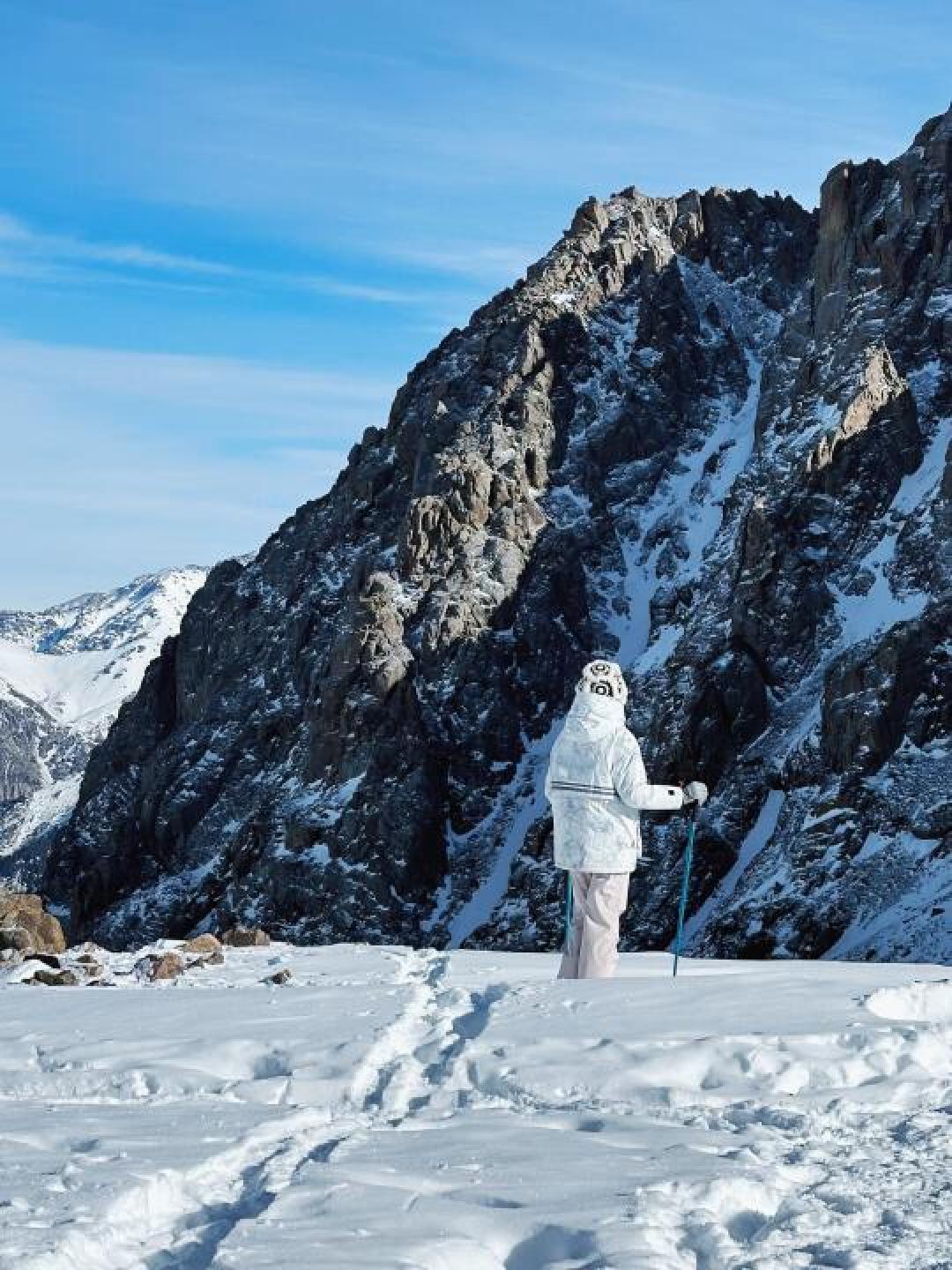 雪山秘境与千年牧歌：探秘哈萨克斯坦冰川徒步的人间烟火