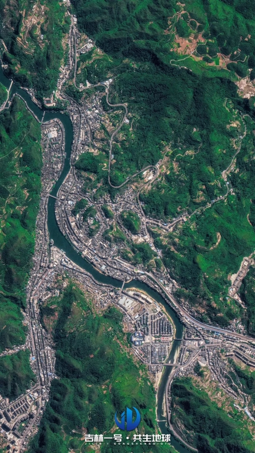 五一在家云游:卫星俯瞰华夏名山名湖、文化古镇