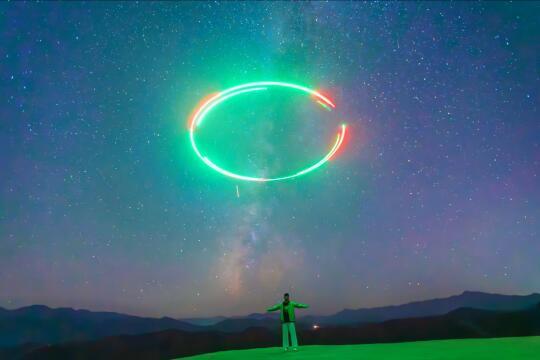 🌟上帝光环用无人机+星空拍出宇宙级震撼