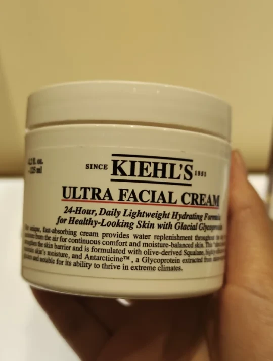 KIEHL'S/科颜氏 高保湿面霜
秋冬季节必备，保湿补水，保护皮肤屏障，
面霜界的小奶油
保湿屏障更强韧
极境保湿奇迹
珍稀南极冰川蛋白:源自负千米冰河深处
南极传奇 生物成分
遇寒不冻 遇水聚合
