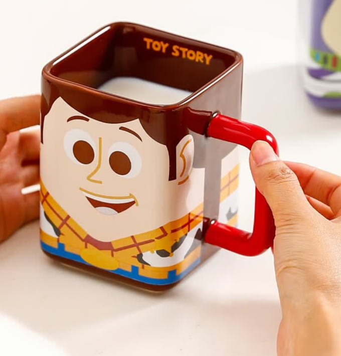 川岛屋巴斯光年水杯:星际迷的梦幻收藏,陶瓷质感集齐梦