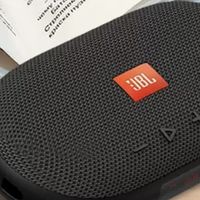 JBL TUNE3多功能插卡蓝牙音箱：老少皆宜的实用音频伴侣