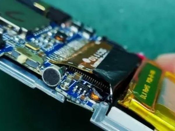 还记得你当年用过的mp4吗？拆解一款高颜值mp4并更换电池