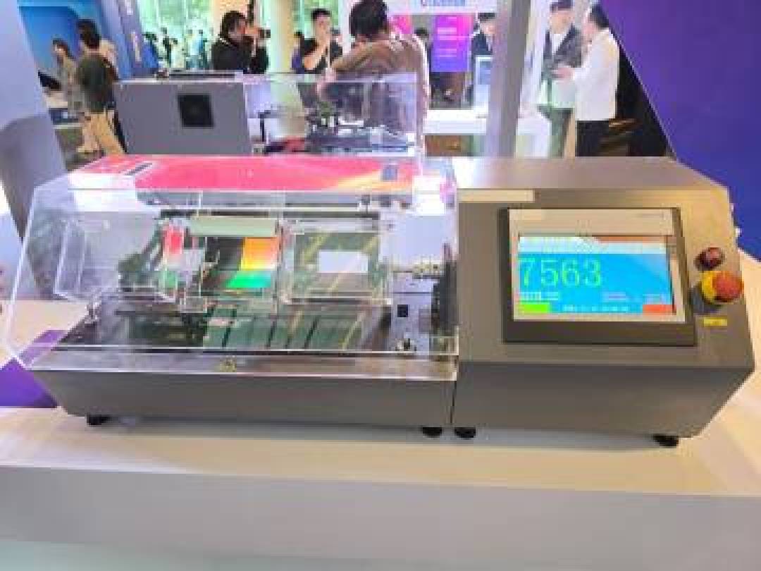 OLED高频调光与LCD无频闪双线突围,手机护眼技术开启健康新纪元