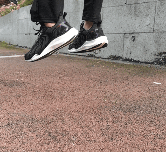 碳板跑鞋真能提速?新手跑者必看的避坑指南