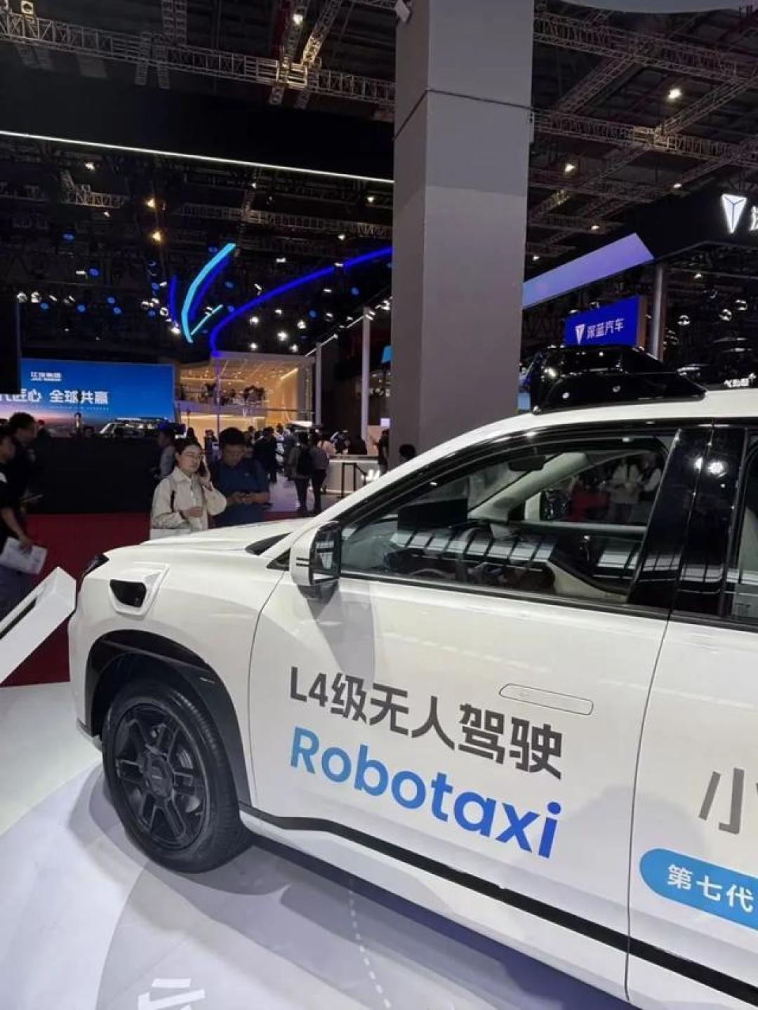 智能驾驶更名潮背后:政策收紧倒逼车企重构营销体系
