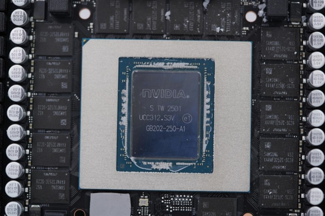 影驰RTX 5090 D星曜LUNA OC显卡评测：最强旗舰 独特磁吸随时恢复满血