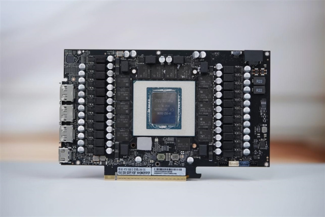 影驰RTX 5090 D星曜LUNA OC显卡评测：最强旗舰 独特磁吸随时恢复满血