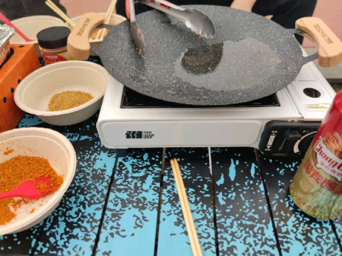 探险者野营烧烤