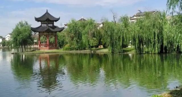 肌肤光彩，倩碧精华露如何做到？