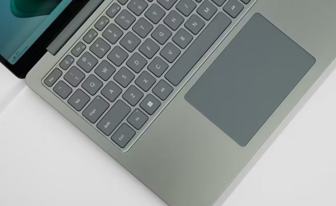 微软还发布 Surface Laptop 13 英寸版本,屏幕缩小、采用高通骁龙 X Plus
