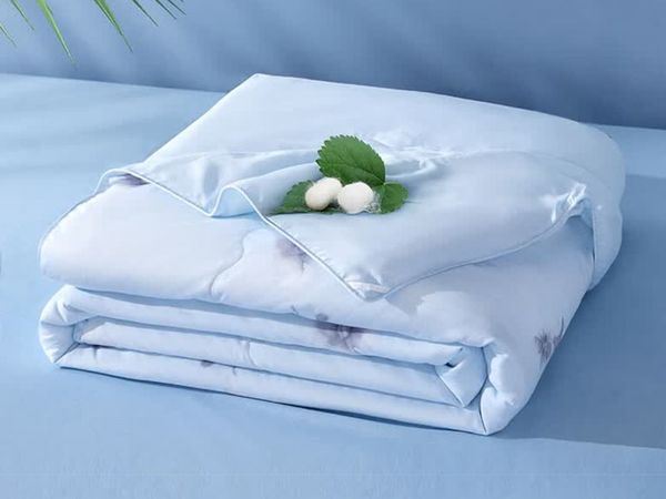 博洋家纺兰栀空调被：轻盈蚕丝，夏日清凉新宠