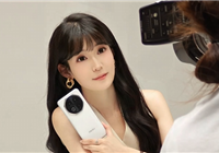 美女产品经理晒魅族Note 16定妆照：纯白机身 八边形镜头吸睛