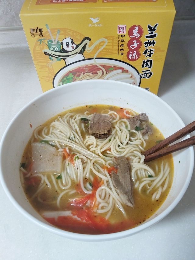 源自中华老字号，统一那街那巷兰州牛肉面，一清二白三红四绿五黄