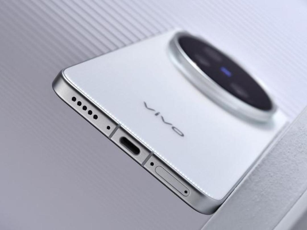 vivo X200 Ultra影像革命:蔡司三主摄+外置镜头能否挑战专业相机?