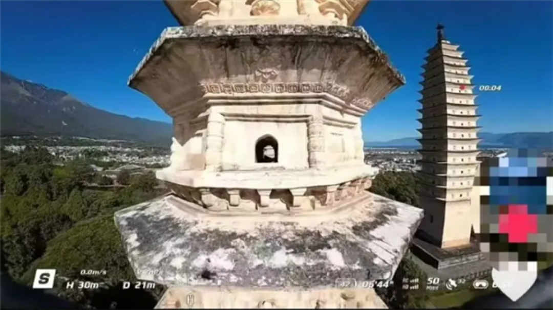 无人机擅自穿越大理千年古塔时炸机 当地景区:将会追责
