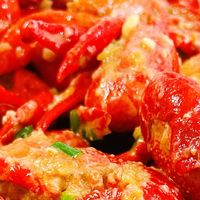 夏天夜宵顶流：最爱蒜香小龙虾