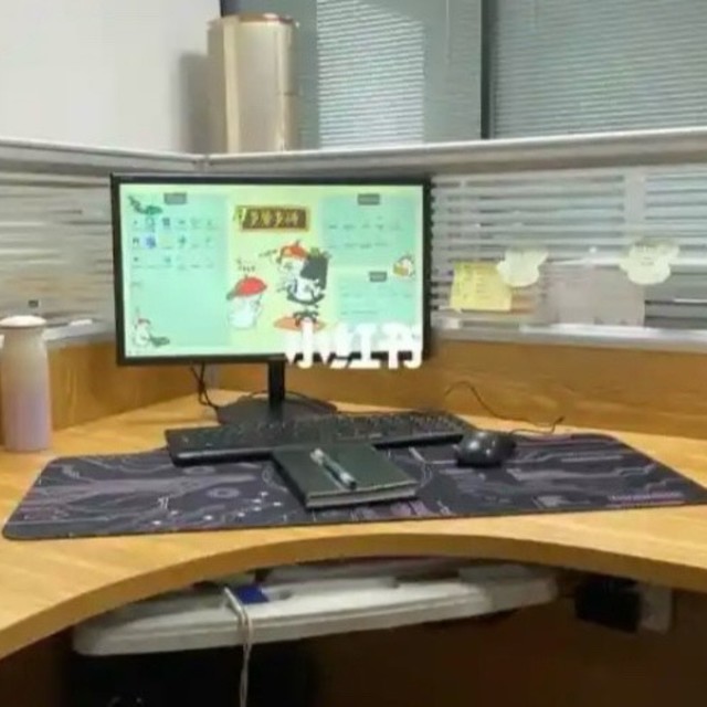 从初入到行业老手，分享办公桌变迁史，包括布局、物品、风格变化