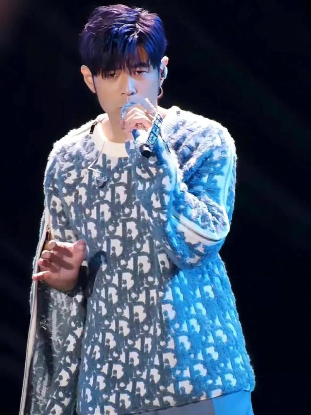 周杰伦新专8月上线！方文山深夜改词到五点，25周年王炸来了
