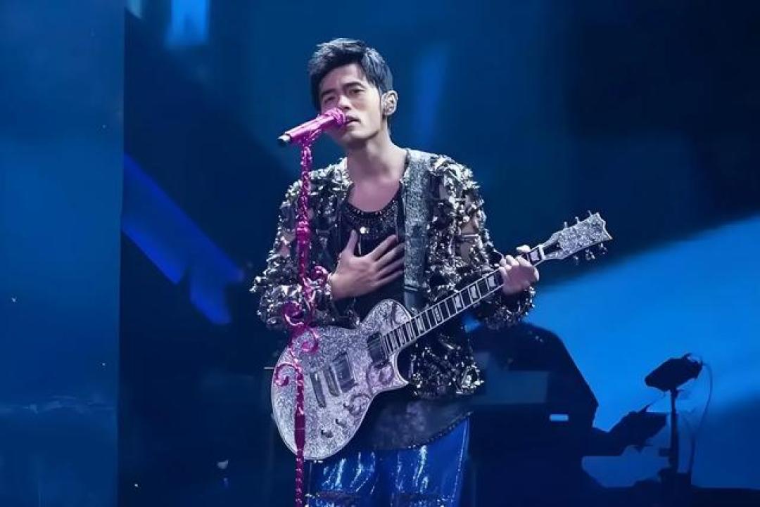 周杰伦新专8月上线！方文山深夜改词到五点，25周年王炸来了