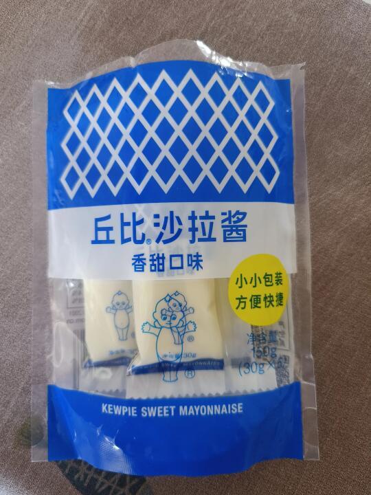 #所有女生体验官 #所有女生会员服务中心 #李佳琦官方社群 #Kewpie丘比 买的#丘比沙拉酱[搜索高亮]#的香甜口味，送了沙拉汁，三包培煎芝麻口味，还有两包大拌菜口味。送的沙拉汁看着是适合拌蔬菜沙