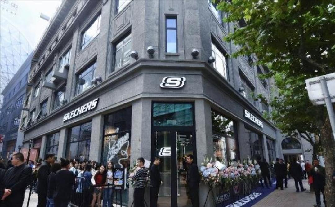 94亿私有化背后:斯凯奇如何重组供应链突围关税风暴重塑平价运动鞋市场?