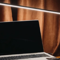 一盏极简台灯点亮高效工作：三棵松 LED 护眼台灯桌搭新宠