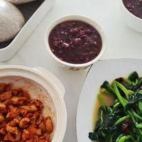 三主食两菜搭配做早餐，干稀搭配，网友：不好吃！