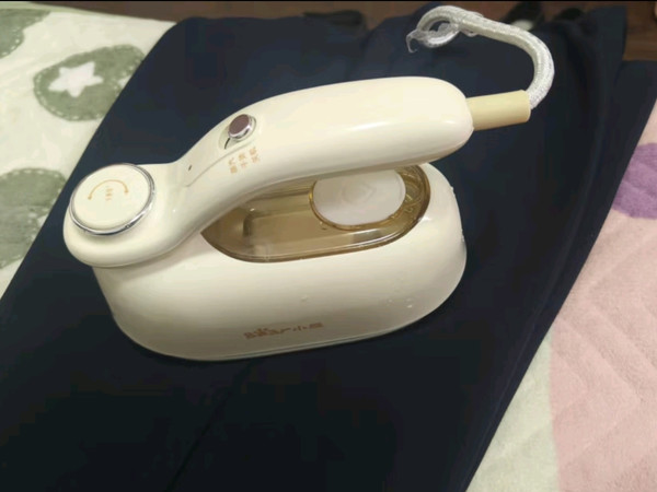 衣物焕新小帮手：小熊手持挂烫机DYD-B15M5
