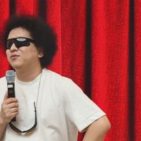 脱口秀演员黑灯做客 Apple 静安,分享无障碍科技背后的故事