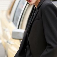 极简风的魅力：黑白灰穿搭技巧分享