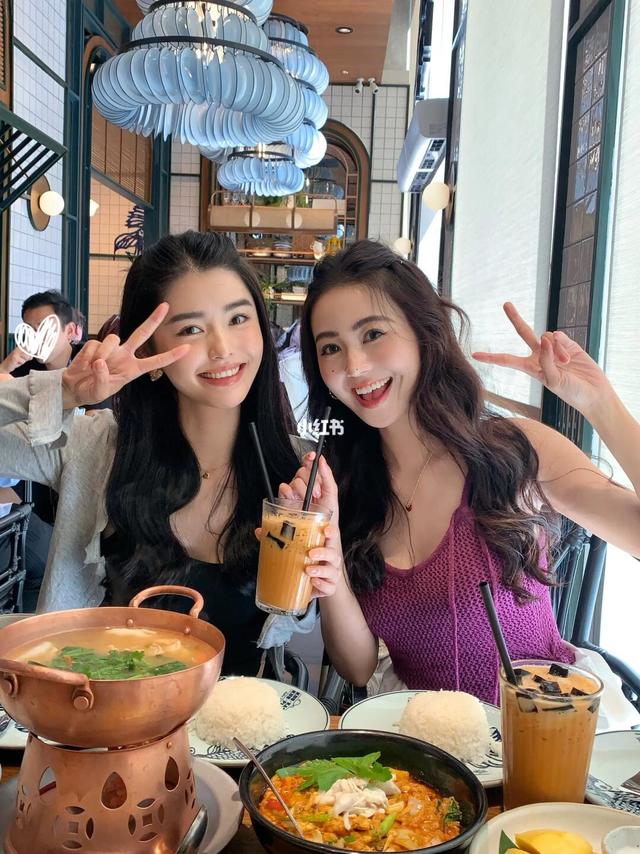 和姐妹的吃饭n连拍🍽