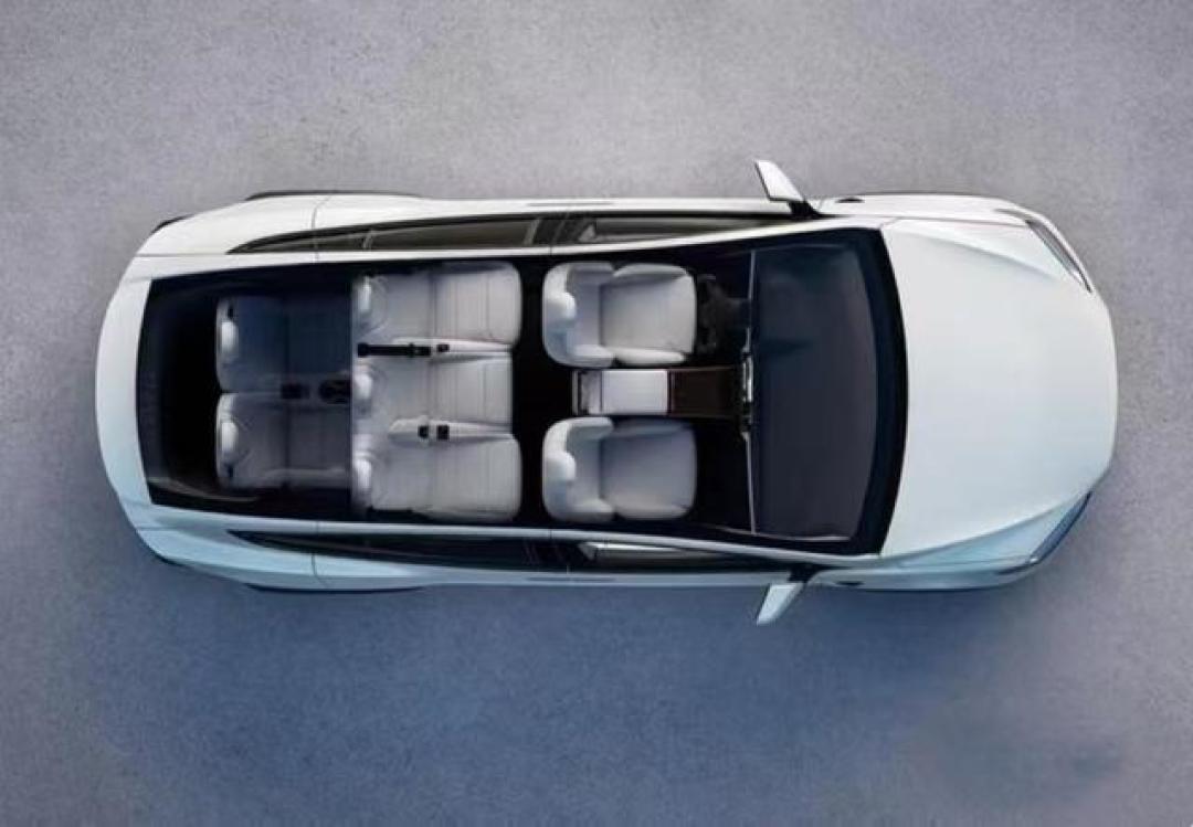 34万级家庭车终极对决:理想L8空间碾压Model Y,增程续航破解焦虑
