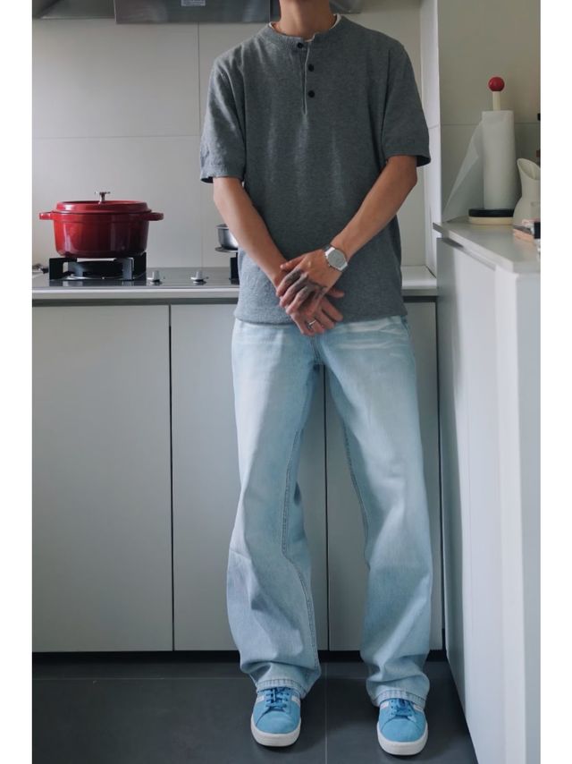 极简牛仔穿搭：实用与质感的平衡