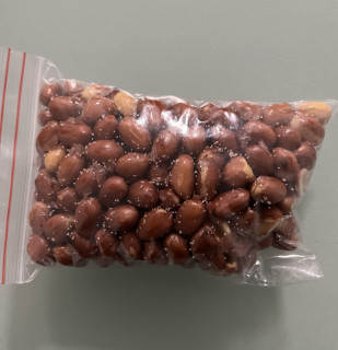 卤鸡爪和花生米都是很好的下酒菜