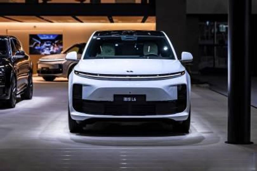 家庭用车多维痛点解码:Model Y与理想L8如何破解空间、科技与场景之争?