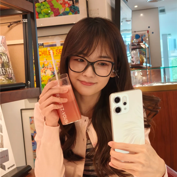 科技东风｜王冰冰晒OPPO Reno14自拍；全球最小C口闪存盘；联想首次搭载自研芯片 