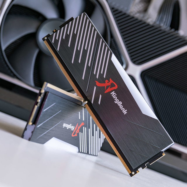 国产颗粒也很能打！金百达黑刃32GB DDR5 6000 C36灯条小测
