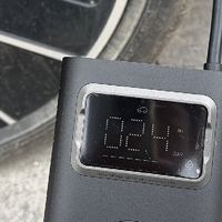 自驾车胎爆胎，感谢老乡借给我的充气宝。