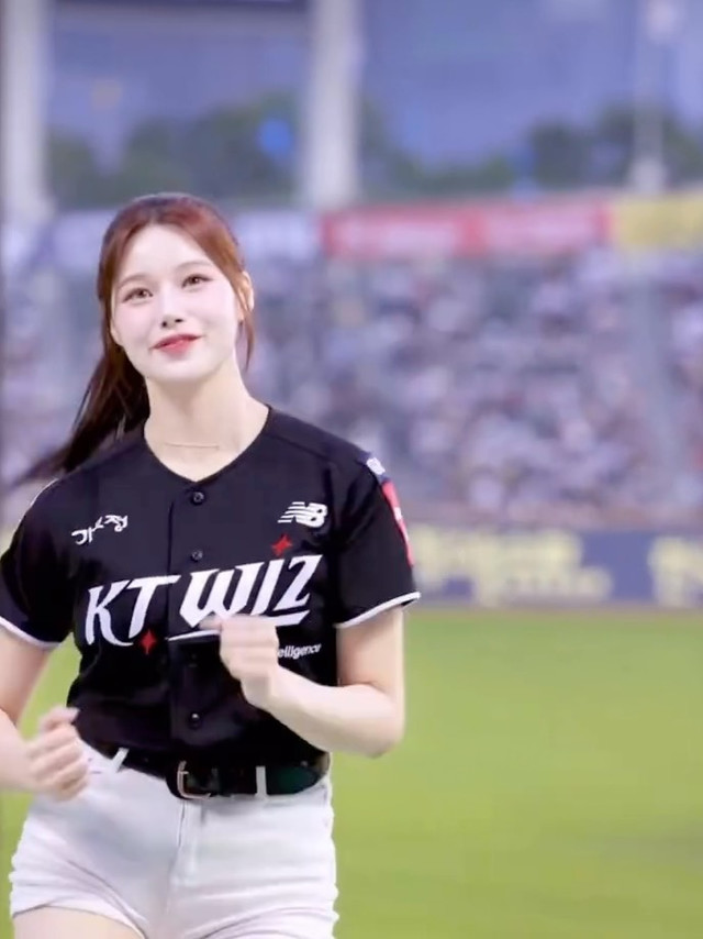 雅萌 ACE六代射频仪绿光面罩家用美容仪套组嘭弹激活双蛋白测评