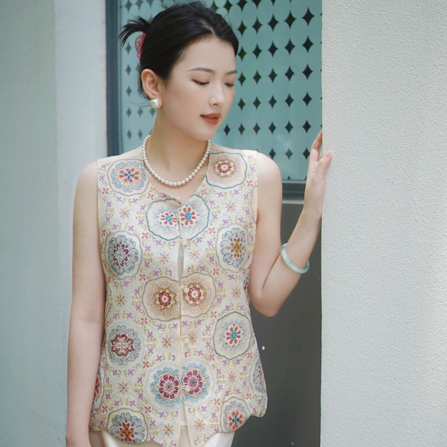 七悦佰服饰名品：解锁时尚新体验，让穿搭独一无二