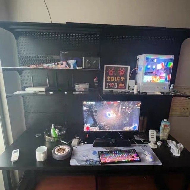 电脑桌洞洞板，空间大变身的秘密