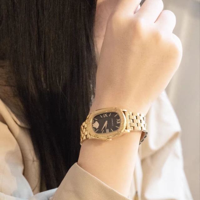 范思哲女表，是腕间引爆的巴洛克奢光核弹