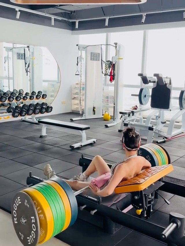 露露乐蒙（Lululemon）的 Align HRPANT 25 作为经典裸感瑜伽裤