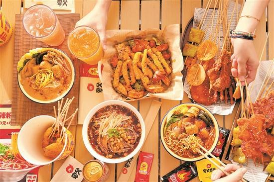 炸串+主食，人均20+！小吃赛道还能如何“卷”？