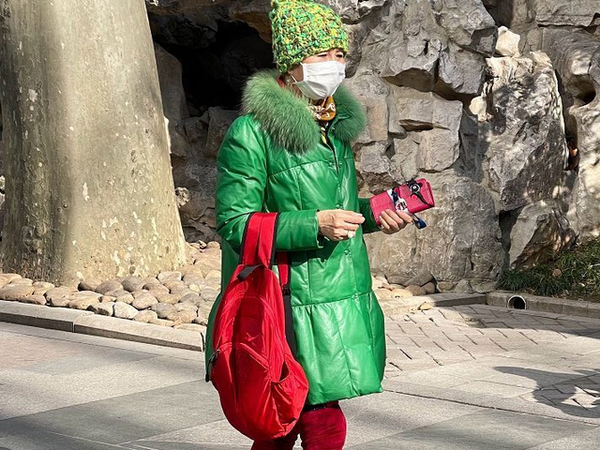 中国大妈，为什么劝你穿羽绒服别戴丝巾？看完3组素人对比图就懂