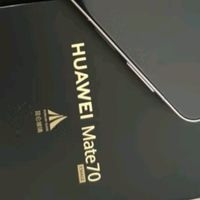 HUAWEI Mate 70：曜石黑中的科技瑰宝，鸿蒙AI引领智能新纪元