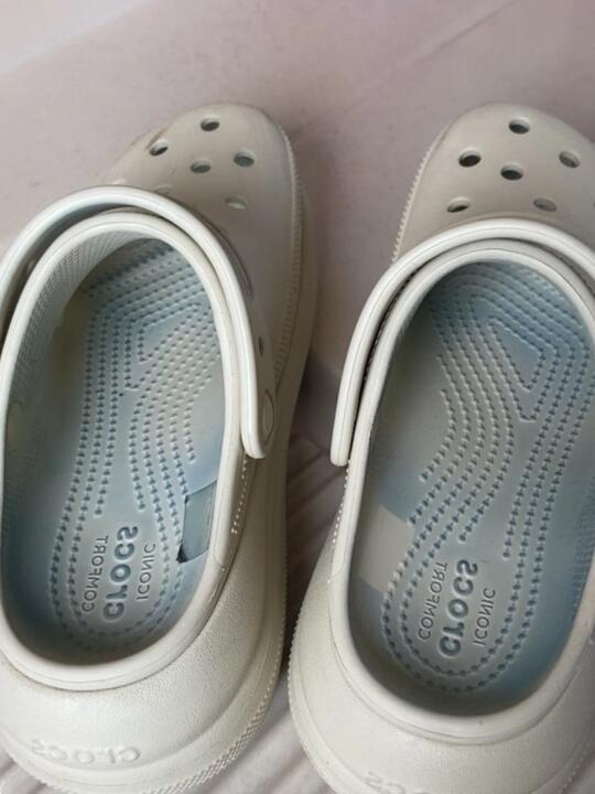 可恶！我将自己动手洗干净染色crocs洞洞鞋！
