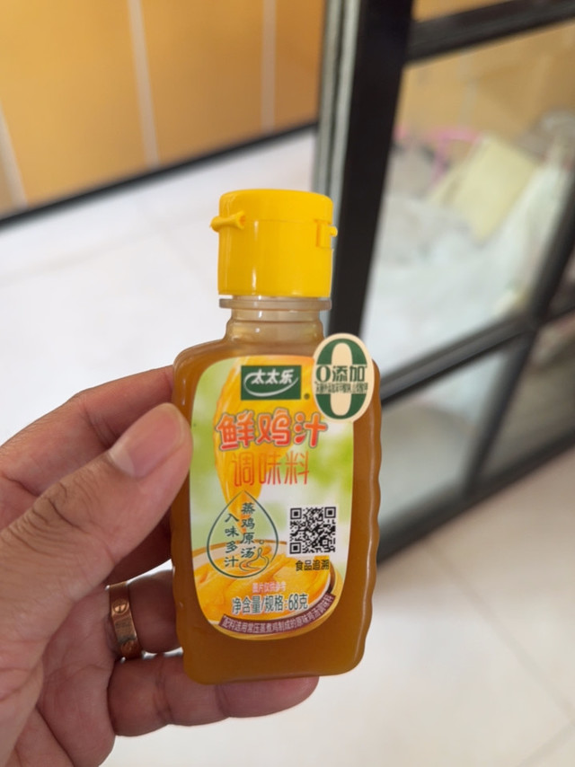 太太乐鲜鸡汁：蒸鸡原汤精制